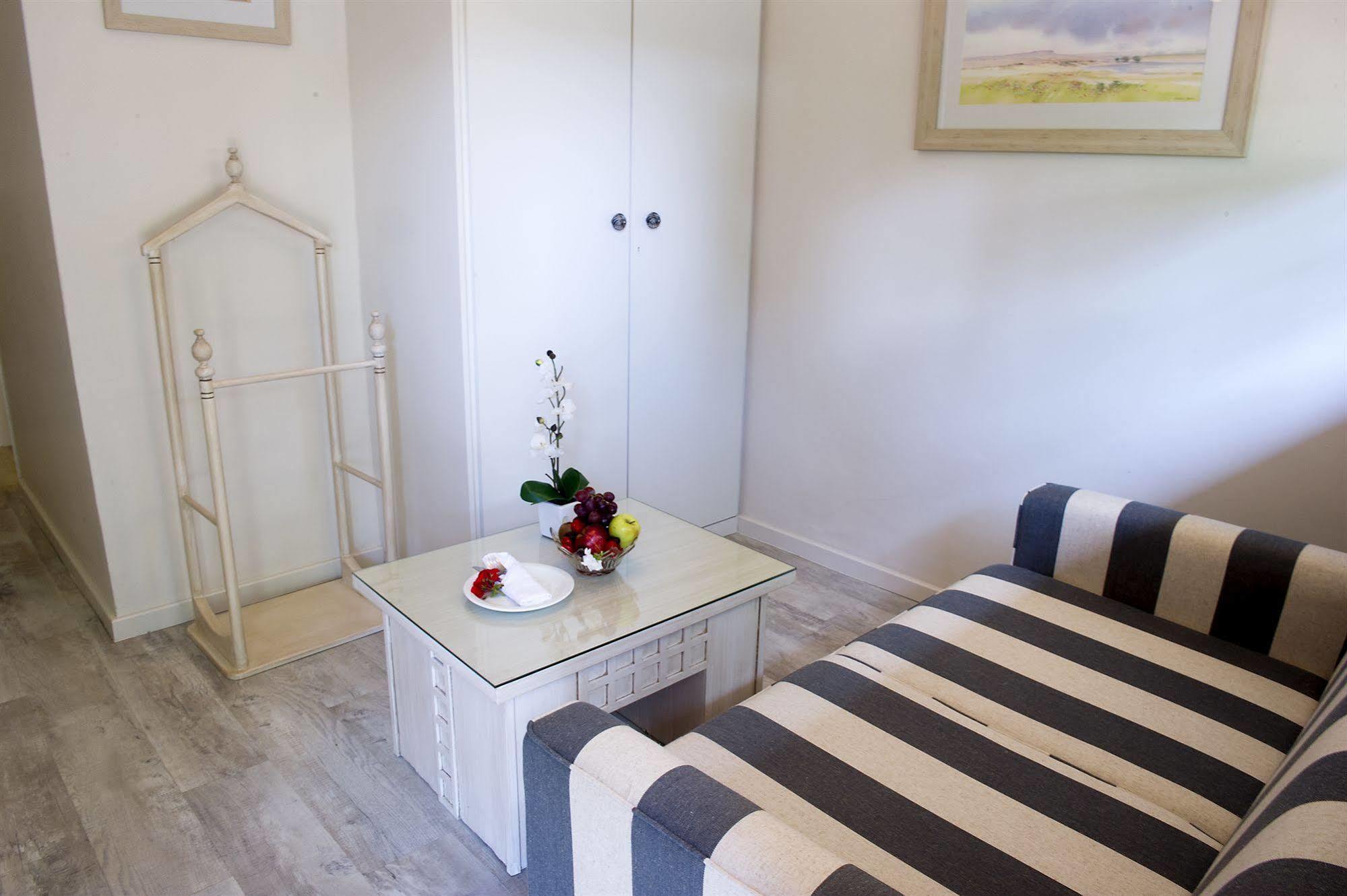 Cedarwoods Of Hotel 3*
